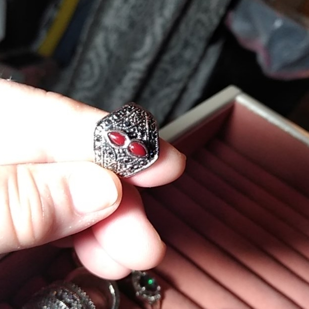 Ring - Picture 3 of 4